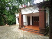 Sit-out area